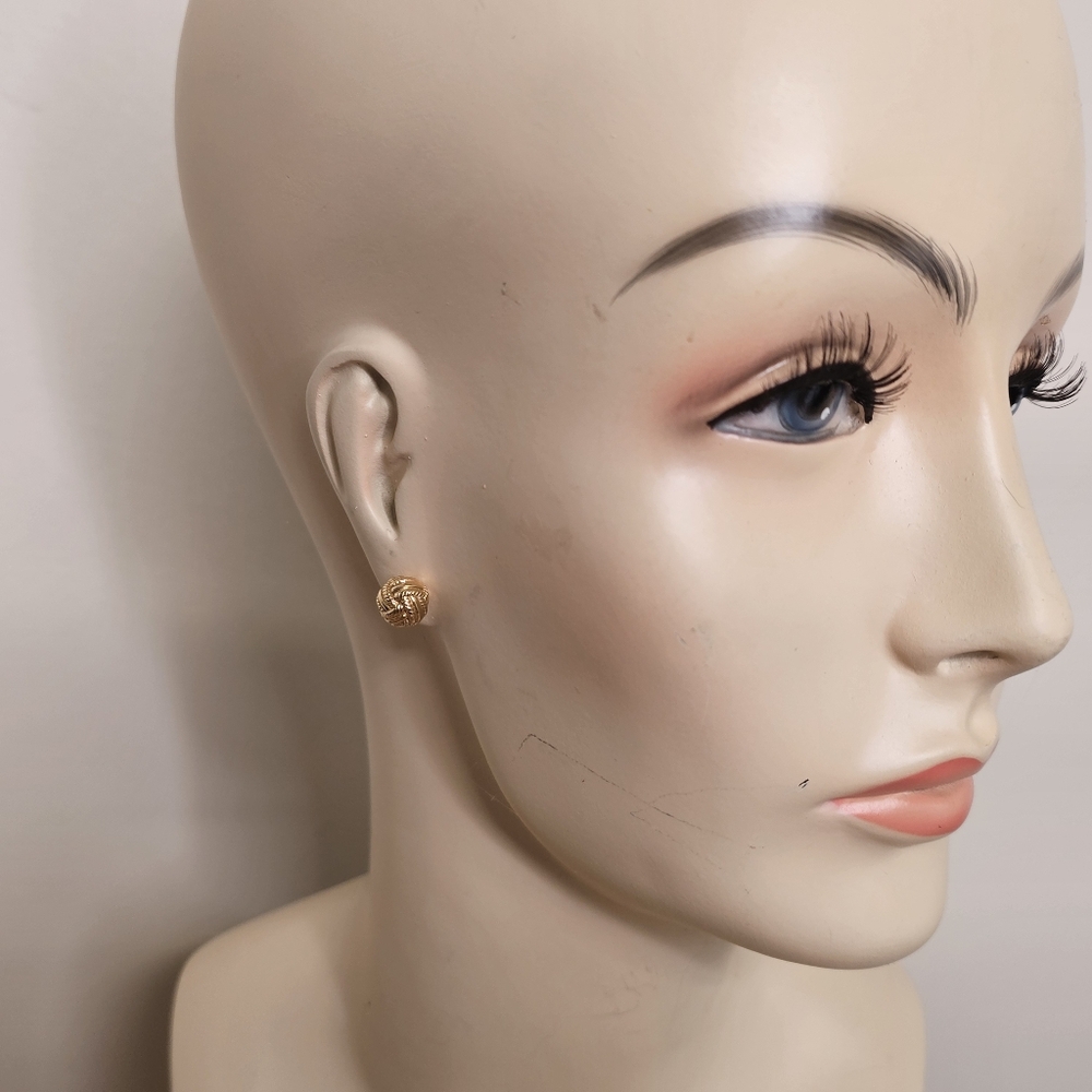 Tiffany & Co. Love Knot 18K Earrings - Picture 13 of 13